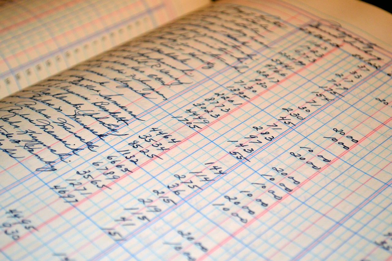 Registre comptable manuscrit à colonnes