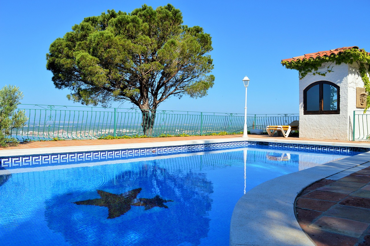 Villa avec piscine et jardin