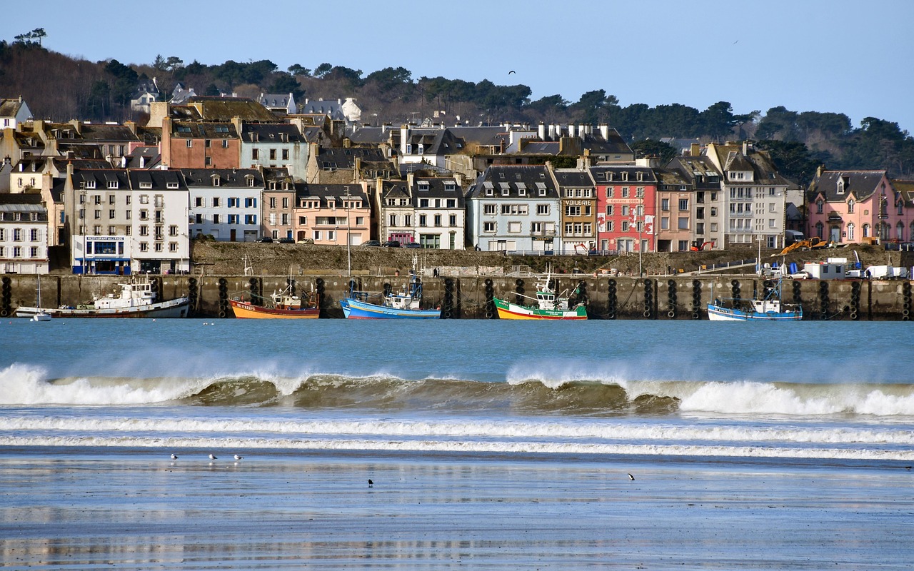 Harbour and house fronts in Finistère